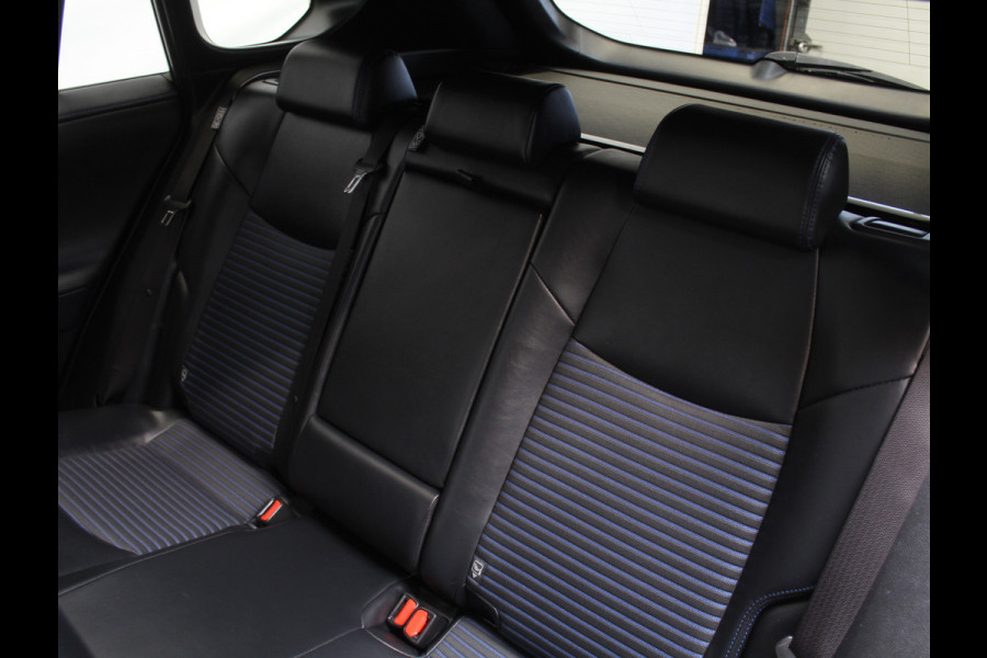 Toyota RAV4 2.5 Hybrid Bi-Tone CAMERA | ADAPCRUISE | LED | NAVI | STOELVERW | CLIMATE Toyota RAV4 2.5 Hybrid Bi-Tone CAMERA | ADAPCRUISE | LED | NAVI | STOELVERW | CLIMATE