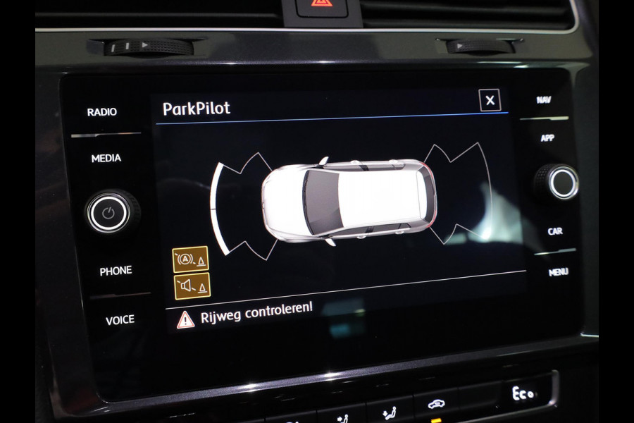 Volkswagen e-Golf E-DITION 136 pk | Autom. airco | Navigatie | Parkeersensoren | Adaptieve cruise control | LED koplampen | Volkswagen e-Golf E-DITION 136 pk | Autom. airco | Navigatie | Parkeersensoren | Adaptieve cruise control | LED koplampen |