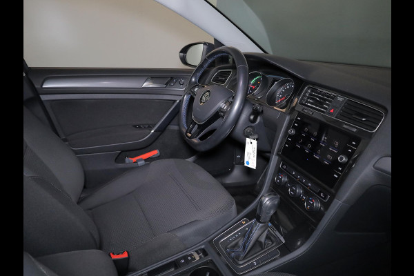 Volkswagen e-Golf E-DITION 136 pk | Autom. airco | Navigatie | Parkeersensoren | Adaptieve cruise control | LED koplampen | Volkswagen e-Golf E-DITION 136 pk | Autom. airco | Navigatie | Parkeersensoren | Adaptieve cruise control | LED koplampen |