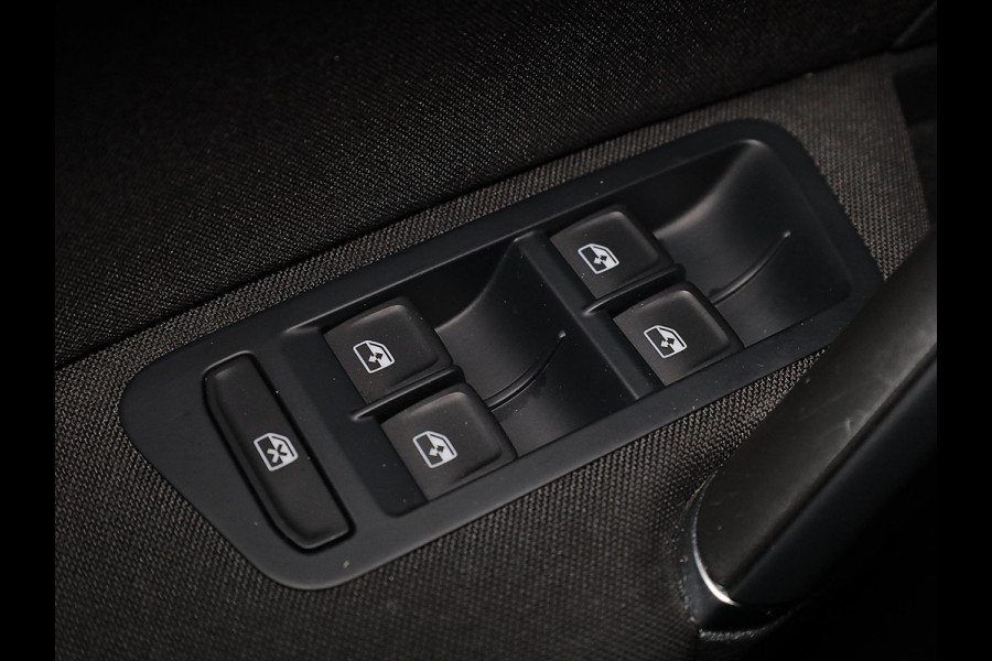 Volkswagen e-Golf E-DITION 136 pk | Autom. airco | Navigatie | Parkeersensoren | Adaptieve cruise control | LED koplampen | Volkswagen e-Golf E-DITION 136 pk | Autom. airco | Navigatie | Parkeersensoren | Adaptieve cruise control | LED koplampen |