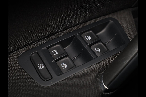 Volkswagen e-Golf E-DITION 136 pk | Autom. airco | Navigatie | Parkeersensoren | Adaptieve cruise control | LED koplampen | Volkswagen e-Golf E-DITION 136 pk | Autom. airco | Navigatie | Parkeersensoren | Adaptieve cruise control | LED koplampen |