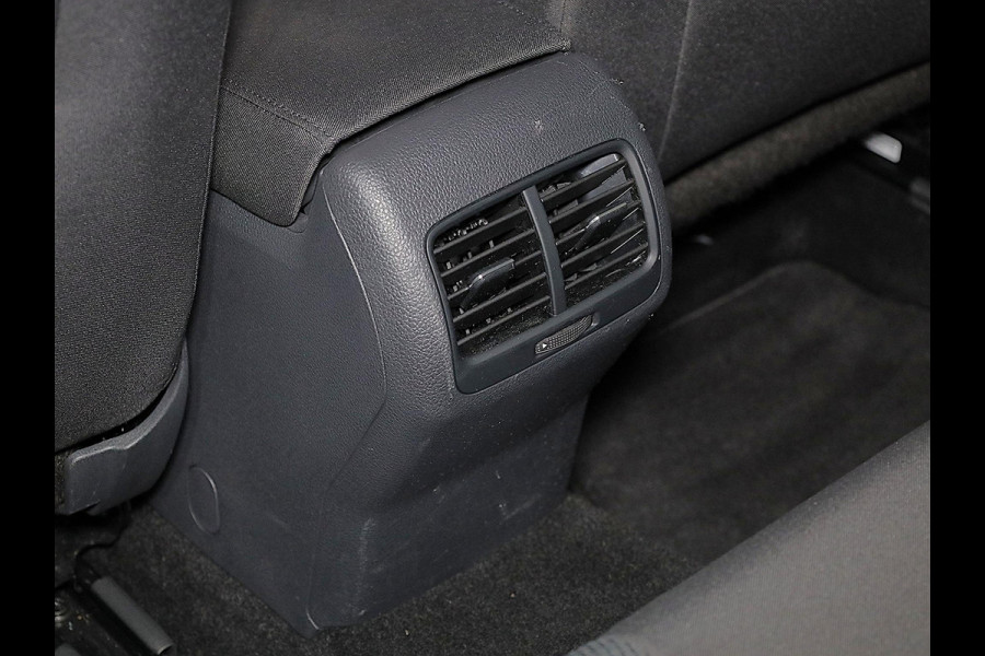 Volkswagen e-Golf E-DITION 136 pk | Autom. airco | Navigatie | Parkeersensoren | Adaptieve cruise control | LED koplampen | Volkswagen e-Golf E-DITION 136 pk | Autom. airco | Navigatie | Parkeersensoren | Adaptieve cruise control | LED koplampen |