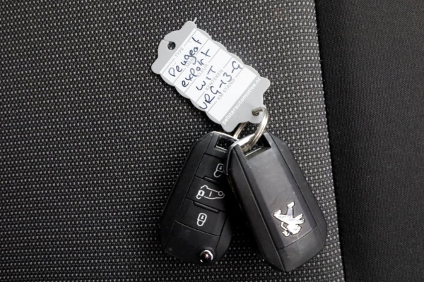 Peugeot Expert 1.5 BlueHDI 102pk Long Premium Airco/CarPlay/Camera 06-2022 Peugeot Expert 1.5 BlueHDI 102pk Long Premium Airco/CarPlay/Camera 06-2022