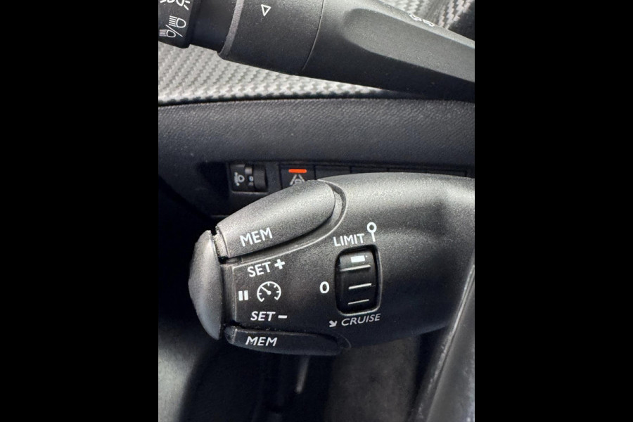 Peugeot 208 1.2 PureTech Active Pack - Navigatie / Apple CarPlay I Airco I LED I PDC I Dealer onderhouden Peugeot 208 1.2 PureTech Active Pack - Navigatie / Apple CarPlay I Airco I LED I PDC I Dealer onderhouden
