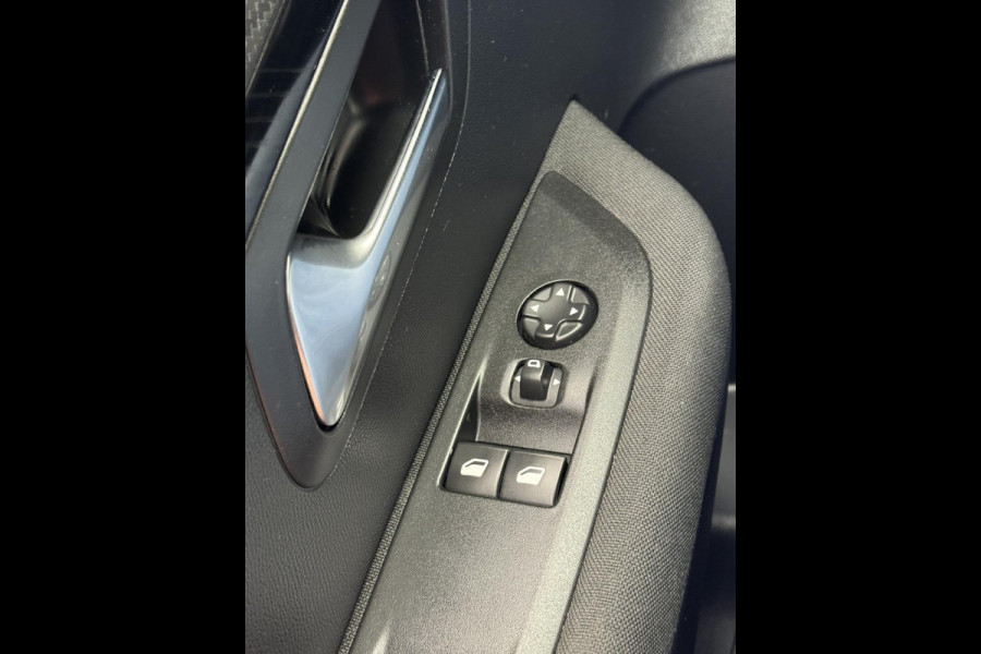 Peugeot 208 1.2 PureTech Active Pack - Navigatie / Apple CarPlay I Airco I LED I PDC I Dealer onderhouden Peugeot 208 1.2 PureTech Active Pack - Navigatie / Apple CarPlay I Airco I LED I PDC I Dealer onderhouden