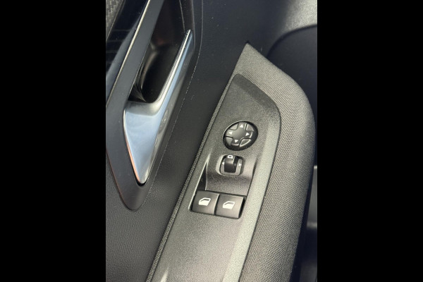 Peugeot 208 1.2 PureTech Active Pack - Navigatie / Apple CarPlay I Airco I LED I PDC I Dealer onderhouden Peugeot 208 1.2 PureTech Active Pack - Navigatie / Apple CarPlay I Airco I LED I PDC I Dealer onderhouden