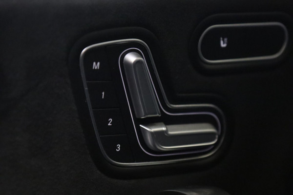 Mercedes-Benz A-Klasse 200 AMG PANO/NAP/MEMORY/KEYLES/BURM/CAM/VOL Mercedes-Benz A-Klasse 200 AMG PANO/NAP/MEMORY/KEYLES/BURM/CAM/VOL