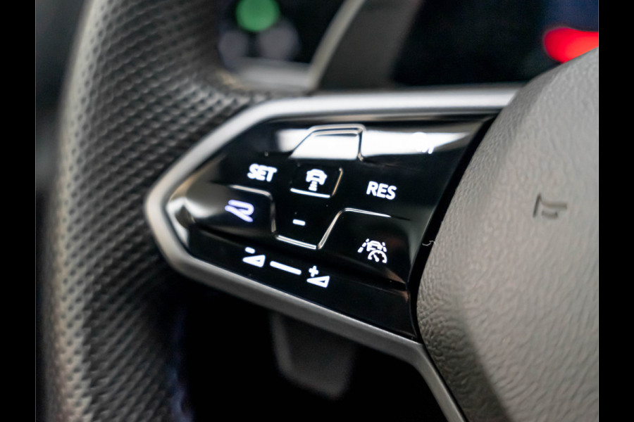 Volkswagen Golf 2.0 TSI R 4Motion | Pano Volkswagen Golf 2.0 TSI R 4Motion | Pano