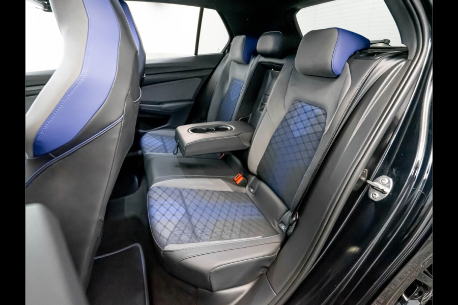 Volkswagen Golf 2.0 TSI R 4Motion | Pano Volkswagen Golf 2.0 TSI R 4Motion | Pano