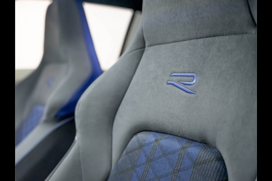 Volkswagen Golf 2.0 TSI R 4Motion | Pano Volkswagen Golf 2.0 TSI R 4Motion | Pano