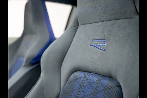 Volkswagen Golf 2.0 TSI R 4Motion | Pano Volkswagen Golf 2.0 TSI R 4Motion | Pano