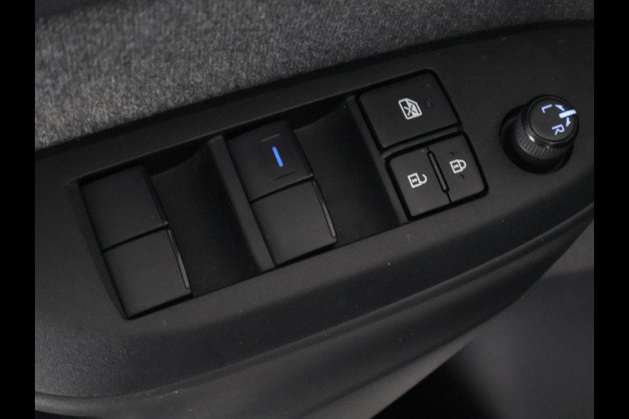 Toyota Yaris 1.5 Hybrid Bi-Tone Sport | Apple Carplay & AndroidAUTO | Camera | Privacy Glass | Toyota Yaris 1.5 Hybrid Bi-Tone Sport | Apple Carplay & AndroidAUTO | Camera | Privacy Glass |