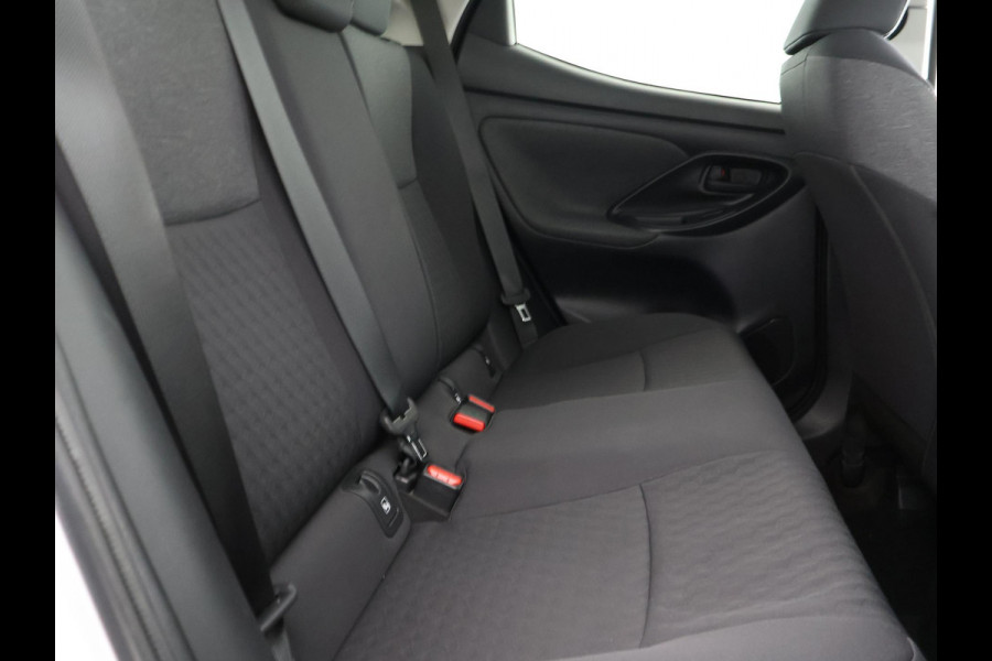 Toyota Yaris 1.5 Hybrid Bi-Tone Sport | Apple Carplay & AndroidAUTO | Camera | Privacy Glass | Toyota Yaris 1.5 Hybrid Bi-Tone Sport | Apple Carplay & AndroidAUTO | Camera | Privacy Glass |