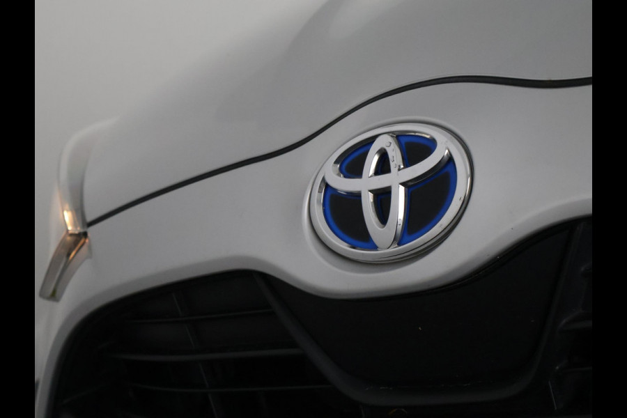 Toyota Yaris 1.5 Hybrid Bi-Tone Sport | Apple Carplay & AndroidAUTO | Camera | Privacy Glass | Toyota Yaris 1.5 Hybrid Bi-Tone Sport | Apple Carplay & AndroidAUTO | Camera | Privacy Glass |