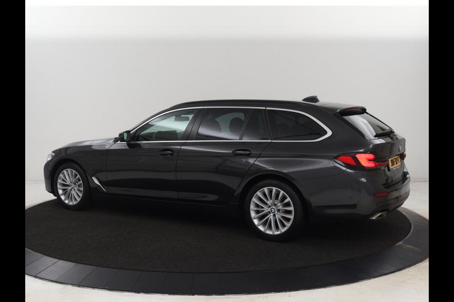 BMW 5 Serie 530e High Executive | Leder | Stoel & stuurverwarming | Adaptive cruise | Carplay | Sfeerverlichting | Camera | Live Cockpit | Navigatie | Full LED BMW 5 Serie 530e High Executive | Leder | Stoel & stuurverwarming | Adaptive cruise | Carplay | Sfeerverlichting | Camera | Live Cockpit | Navigatie | Full LED