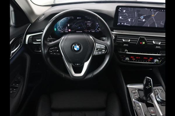 BMW 5 Serie 530e High Executive | Leder | Stoel & stuurverwarming | Adaptive cruise | Carplay | Sfeerverlichting | Camera | Live Cockpit | Navigatie | Full LED BMW 5 Serie 530e High Executive | Leder | Stoel & stuurverwarming | Adaptive cruise | Carplay | Sfeerverlichting | Camera | Live Cockpit | Navigatie | Full LED