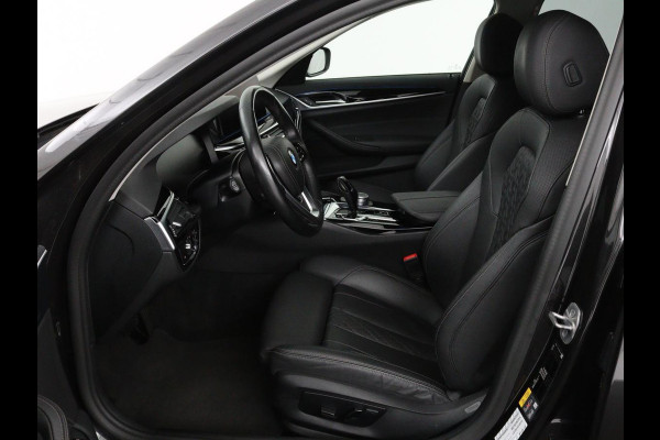 BMW 5 Serie 530e High Executive | Leder | Stoel & stuurverwarming | Adaptive cruise | Carplay | Sfeerverlichting | Camera | Live Cockpit | Navigatie | Full LED BMW 5 Serie 530e High Executive | Leder | Stoel & stuurverwarming | Adaptive cruise | Carplay | Sfeerverlichting | Camera | Live Cockpit | Navigatie | Full LED