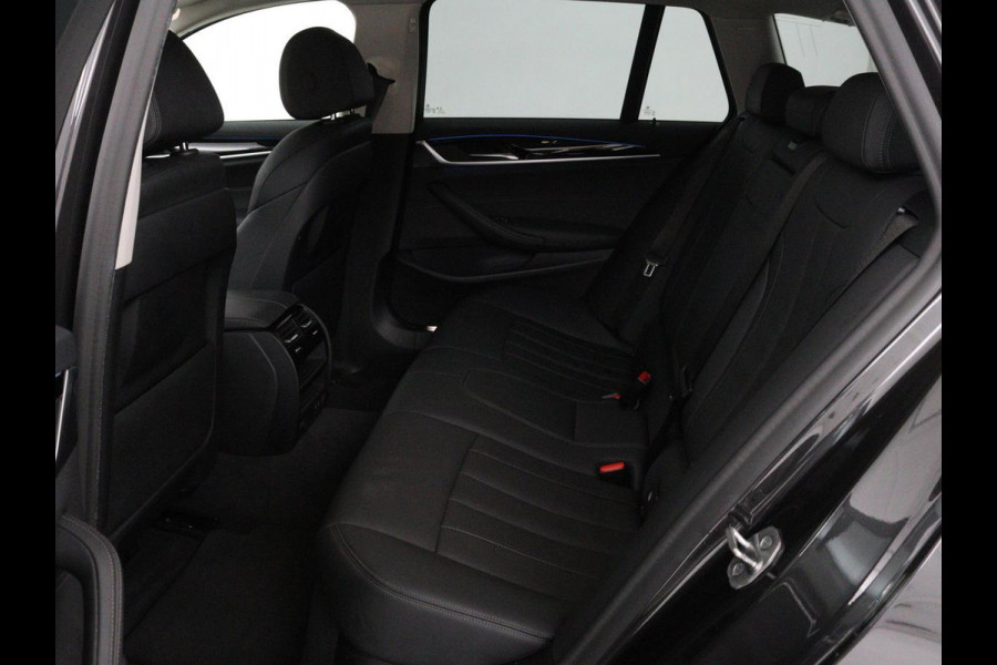 BMW 5 Serie 530e High Executive | Leder | Stoel & stuurverwarming | Adaptive cruise | Carplay | Sfeerverlichting | Camera | Live Cockpit | Navigatie | Full LED BMW 5 Serie 530e High Executive | Leder | Stoel & stuurverwarming | Adaptive cruise | Carplay | Sfeerverlichting | Camera | Live Cockpit | Navigatie | Full LED
