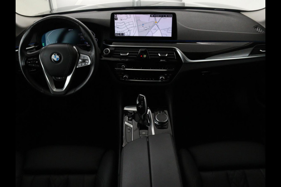 BMW 5 Serie 530e High Executive | Leder | Stoel & stuurverwarming | Adaptive cruise | Carplay | Sfeerverlichting | Camera | Live Cockpit | Navigatie | Full LED BMW 5 Serie 530e High Executive | Leder | Stoel & stuurverwarming | Adaptive cruise | Carplay | Sfeerverlichting | Camera | Live Cockpit | Navigatie | Full LED
