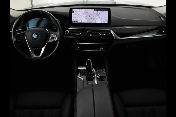 BMW 5 Serie 530e High Executive | Leder | Stoel & stuurverwarming | Adaptive cruise | Carplay | Sfeerverlichting | Camera | Live Cockpit | Navigatie | Full LED BMW 5 Serie 530e High Executive | Leder | Stoel & stuurverwarming | Adaptive cruise | Carplay | Sfeerverlichting | Camera | Live Cockpit | Navigatie | Full LED