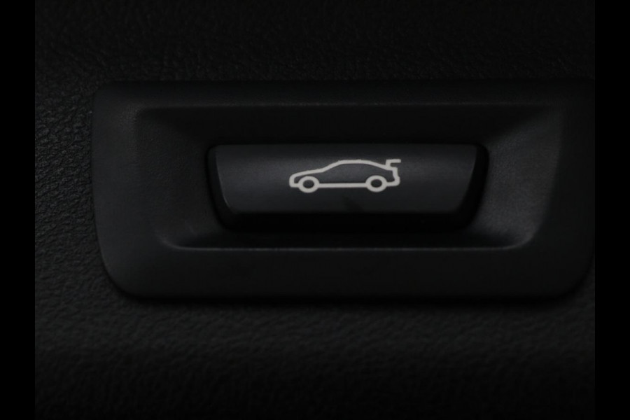 BMW 5 Serie 530e High Executive | Leder | Stoel & stuurverwarming | Adaptive cruise | Carplay | Sfeerverlichting | Camera | Live Cockpit | Navigatie | Full LED BMW 5 Serie 530e High Executive | Leder | Stoel & stuurverwarming | Adaptive cruise | Carplay | Sfeerverlichting | Camera | Live Cockpit | Navigatie | Full LED