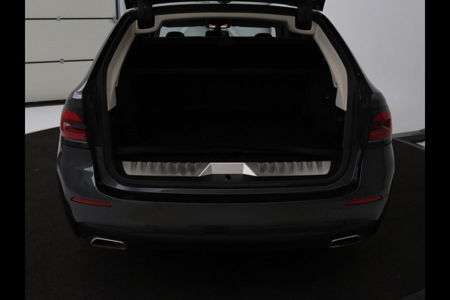 BMW 5 Serie 530e High Executive | Leder | Stoel & stuurverwarming | Adaptive cruise | Carplay | Sfeerverlichting | Camera | Live Cockpit | Navigatie | Full LED BMW 5 Serie 530e High Executive | Leder | Stoel & stuurverwarming | Adaptive cruise | Carplay | Sfeerverlichting | Camera | Live Cockpit | Navigatie | Full LED