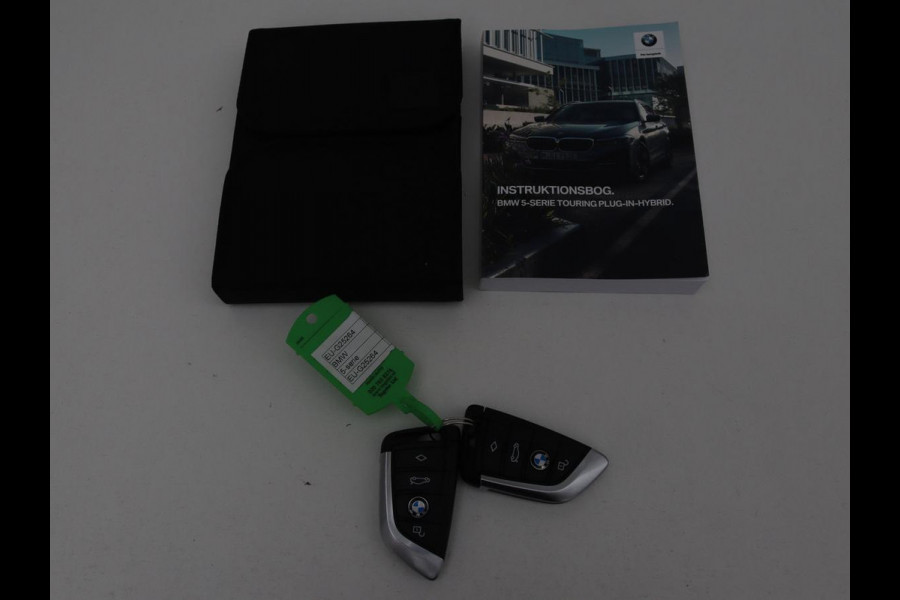 BMW 5 Serie 530e High Executive | Leder | Stoel & stuurverwarming | Adaptive cruise | Carplay | Sfeerverlichting | Camera | Live Cockpit | Navigatie | Full LED BMW 5 Serie 530e High Executive | Leder | Stoel & stuurverwarming | Adaptive cruise | Carplay | Sfeerverlichting | Camera | Live Cockpit | Navigatie | Full LED