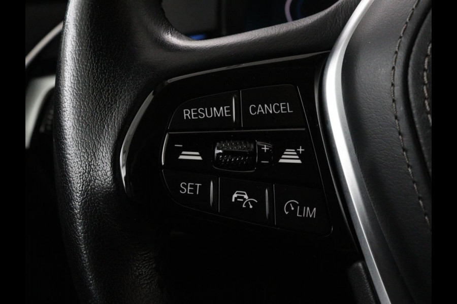 BMW 5 Serie 530e High Executive | Leder | Stoel & stuurverwarming | Adaptive cruise | Carplay | Sfeerverlichting | Camera | Live Cockpit | Navigatie | Full LED BMW 5 Serie 530e High Executive | Leder | Stoel & stuurverwarming | Adaptive cruise | Carplay | Sfeerverlichting | Camera | Live Cockpit | Navigatie | Full LED