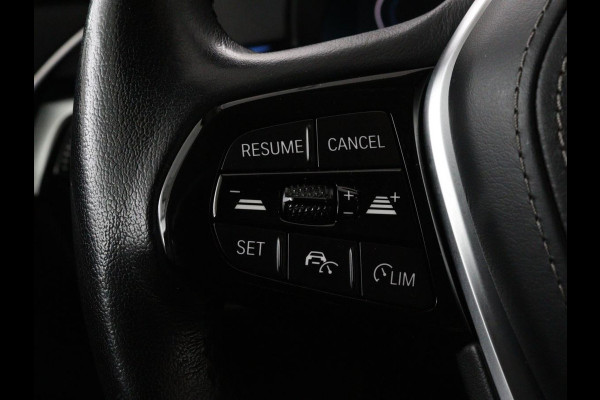 BMW 5 Serie 530e High Executive | Leder | Stoel & stuurverwarming | Adaptive cruise | Carplay | Sfeerverlichting | Camera | Live Cockpit | Navigatie | Full LED BMW 5 Serie 530e High Executive | Leder | Stoel & stuurverwarming | Adaptive cruise | Carplay | Sfeerverlichting | Camera | Live Cockpit | Navigatie | Full LED