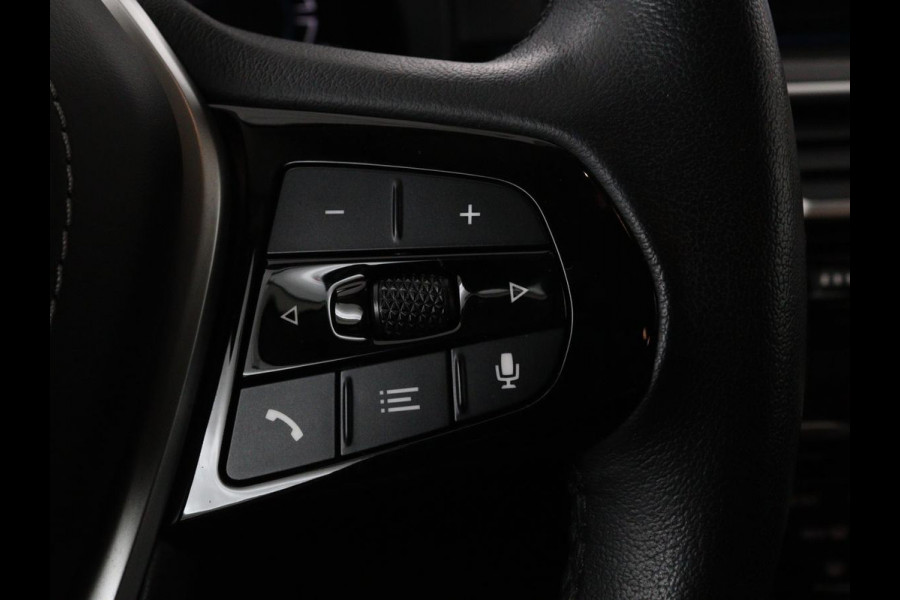 BMW 5 Serie 530e High Executive | Leder | Stoel & stuurverwarming | Adaptive cruise | Carplay | Sfeerverlichting | Camera | Live Cockpit | Navigatie | Full LED BMW 5 Serie 530e High Executive | Leder | Stoel & stuurverwarming | Adaptive cruise | Carplay | Sfeerverlichting | Camera | Live Cockpit | Navigatie | Full LED