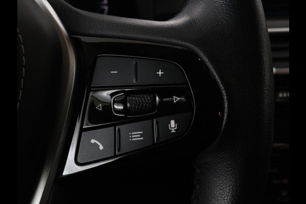 BMW 5 Serie 530e High Executive | Leder | Stoel & stuurverwarming | Adaptive cruise | Carplay | Sfeerverlichting | Camera | Live Cockpit | Navigatie | Full LED BMW 5 Serie 530e High Executive | Leder | Stoel & stuurverwarming | Adaptive cruise | Carplay | Sfeerverlichting | Camera | Live Cockpit | Navigatie | Full LED