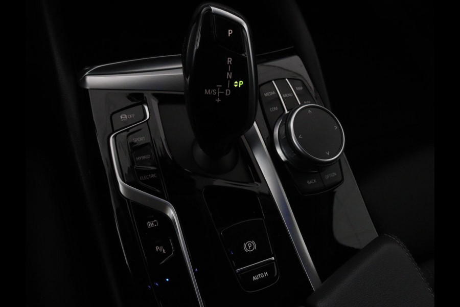 BMW 5 Serie 530e High Executive | Leder | Stoel & stuurverwarming | Adaptive cruise | Carplay | Sfeerverlichting | Camera | Live Cockpit | Navigatie | Full LED BMW 5 Serie 530e High Executive | Leder | Stoel & stuurverwarming | Adaptive cruise | Carplay | Sfeerverlichting | Camera | Live Cockpit | Navigatie | Full LED