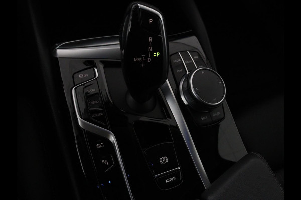 BMW 5 Serie 530e High Executive | Leder | Stoel & stuurverwarming | Adaptive cruise | Carplay | Sfeerverlichting | Camera | Live Cockpit | Navigatie | Full LED BMW 5 Serie 530e High Executive | Leder | Stoel & stuurverwarming | Adaptive cruise | Carplay | Sfeerverlichting | Camera | Live Cockpit | Navigatie | Full LED