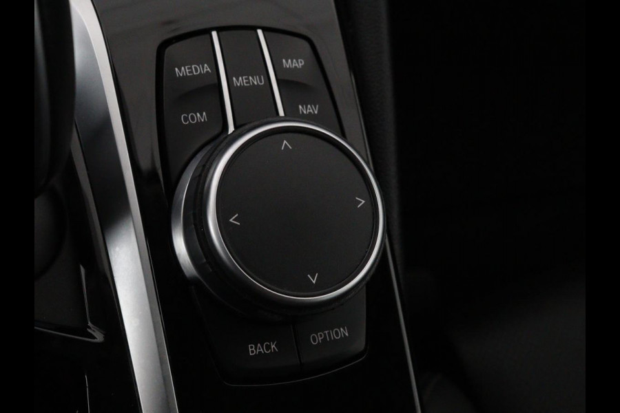 BMW 5 Serie 530e High Executive | Leder | Stoel & stuurverwarming | Adaptive cruise | Carplay | Sfeerverlichting | Camera | Live Cockpit | Navigatie | Full LED BMW 5 Serie 530e High Executive | Leder | Stoel & stuurverwarming | Adaptive cruise | Carplay | Sfeerverlichting | Camera | Live Cockpit | Navigatie | Full LED