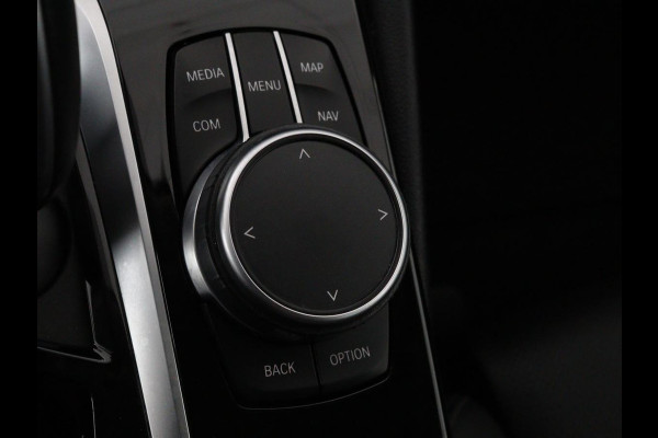 BMW 5 Serie 530e High Executive | Leder | Stoel & stuurverwarming | Adaptive cruise | Carplay | Sfeerverlichting | Camera | Live Cockpit | Navigatie | Full LED BMW 5 Serie 530e High Executive | Leder | Stoel & stuurverwarming | Adaptive cruise | Carplay | Sfeerverlichting | Camera | Live Cockpit | Navigatie | Full LED