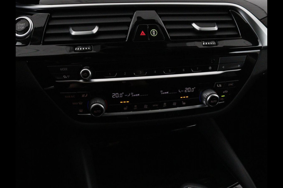 BMW 5 Serie 530e High Executive | Leder | Stoel & stuurverwarming | Adaptive cruise | Carplay | Sfeerverlichting | Camera | Live Cockpit | Navigatie | Full LED BMW 5 Serie 530e High Executive | Leder | Stoel & stuurverwarming | Adaptive cruise | Carplay | Sfeerverlichting | Camera | Live Cockpit | Navigatie | Full LED