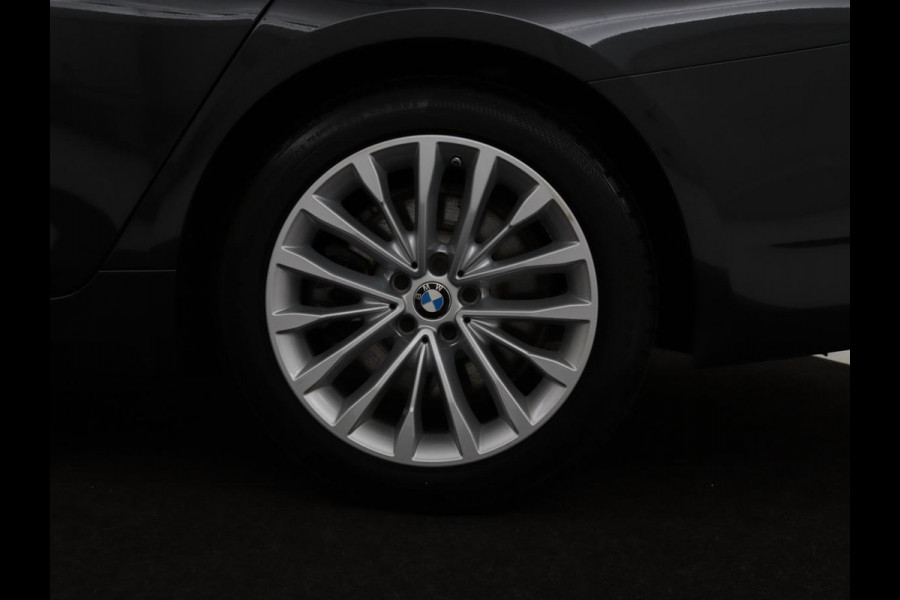 BMW 5 Serie 530e High Executive | Leder | Stoel & stuurverwarming | Adaptive cruise | Carplay | Sfeerverlichting | Camera | Live Cockpit | Navigatie | Full LED BMW 5 Serie 530e High Executive | Leder | Stoel & stuurverwarming | Adaptive cruise | Carplay | Sfeerverlichting | Camera | Live Cockpit | Navigatie | Full LED