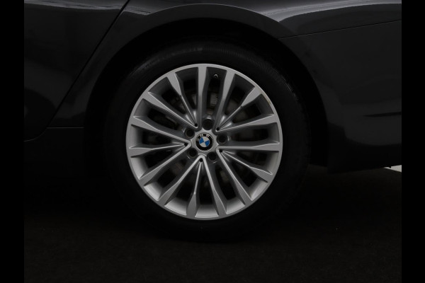 BMW 5 Serie 530e High Executive | Leder | Stoel & stuurverwarming | Adaptive cruise | Carplay | Sfeerverlichting | Camera | Live Cockpit | Navigatie | Full LED BMW 5 Serie 530e High Executive | Leder | Stoel & stuurverwarming | Adaptive cruise | Carplay | Sfeerverlichting | Camera | Live Cockpit | Navigatie | Full LED