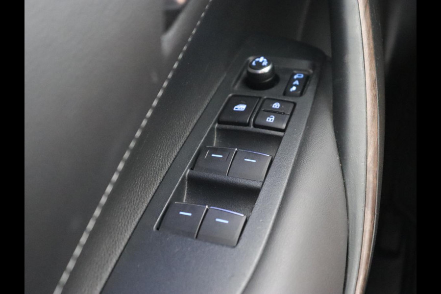 Toyota Corolla 1.8 Hybrid Trek | Stoelverwarming | Adaptive cruise | Trekhaak | Carplay | Camera | Keyless | Full LED | Navigatie | Climate control Toyota Corolla 1.8 Hybrid Trek | Stoelverwarming | Adaptive cruise | Trekhaak | Carplay | Camera | Keyless | Full LED | Navigatie | Climate control