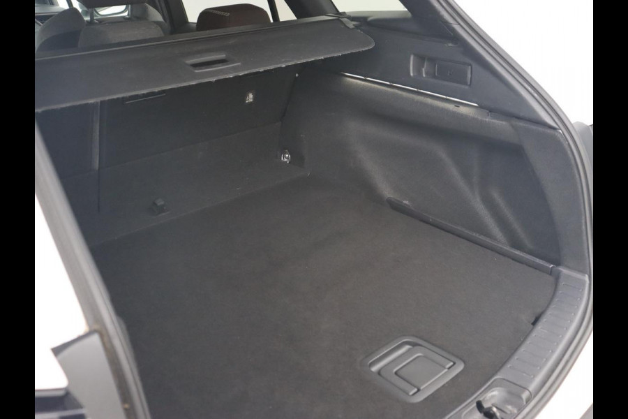 Toyota Corolla 1.8 Hybrid Trek | Stoelverwarming | Adaptive cruise | Trekhaak | Carplay | Camera | Keyless | Full LED | Navigatie | Climate control Toyota Corolla 1.8 Hybrid Trek | Stoelverwarming | Adaptive cruise | Trekhaak | Carplay | Camera | Keyless | Full LED | Navigatie | Climate control