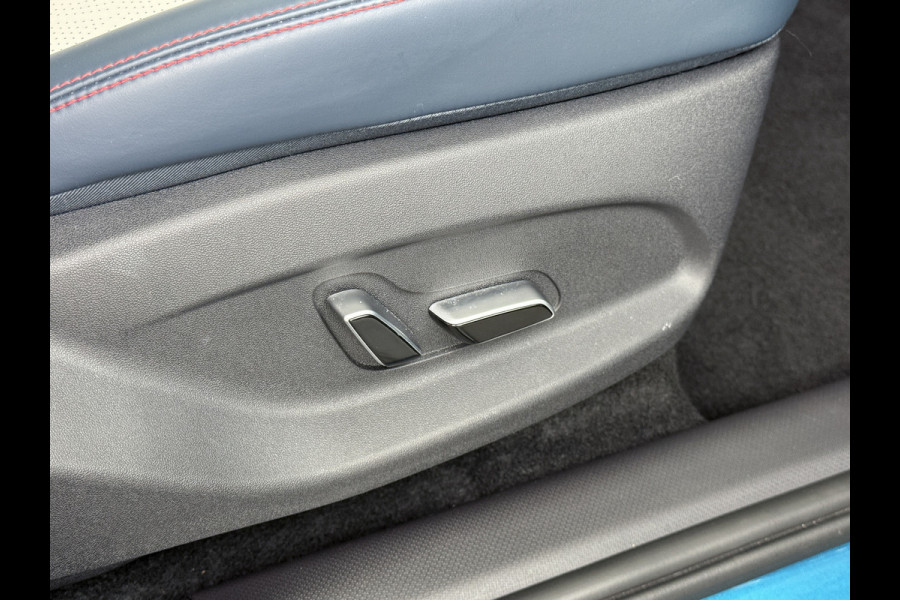 BYD ATTO 3 60kWh 204pk Design SOH 94% Pano-dak Leer+Elektr.Verst. Warmtepomp Adaptieve Cruise 360°Camera Apple Carplay Android Auto Elektr. Verkeersbord detectie WiFi DAB Led Rijstrooksensor Keyless Smartphone Entry Fabrieksgarantie tot 20-12-2030/150.000km Garantie. Op de LFP Accu tot 20-12-2030/200.000km €44.000,- Nieuw! BYD ATTO 3 60kWh 204pk Design SOH 94% Pano-dak Leer+Elektr.Verst. Warmtepomp Adaptieve Cruise 360°Camera Apple Carplay Android Auto Elektr. Verkeersbord detectie WiFi DAB Led Rijstrooksensor Keyless Smartphone Entry Fabrieksgarantie tot 20-12-2030/150.000km Garantie. Op de LFP Accu tot 20-12-2030/200.000km €44.000,- Nieuw!