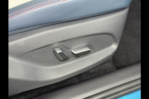 BYD ATTO 3 60kWh 204pk Design SOH 94% Pano-dak Leer+Elektr.Verst. Warmtepomp Adaptieve Cruise 360°Camera Apple Carplay Android Auto Elektr. Verkeersbord detectie WiFi DAB Led Rijstrooksensor Keyless Smartphone Entry Fabrieksgarantie tot 20-12-2030/150.000km Garantie. Op de LFP Accu tot 20-12-2030/200.000km €44.000,- Nieuw! BYD ATTO 3 60kWh 204pk Design SOH 94% Pano-dak Leer+Elektr.Verst. Warmtepomp Adaptieve Cruise 360°Camera Apple Carplay Android Auto Elektr. Verkeersbord detectie WiFi DAB Led Rijstrooksensor Keyless Smartphone Entry Fabrieksgarantie tot 20-12-2030/150.000km Garantie. Op de LFP Accu tot 20-12-2030/200.000km €44.000,- Nieuw!