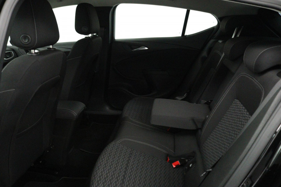 Opel Astra 1.0 Turbo Business (PARKEERSENSOREN, CRUISE CONTROL, NAVIGATIE, BLUETOOTH) Opel Astra 1.0 Turbo Business (PARKEERSENSOREN, CRUISE CONTROL, NAVIGATIE, BLUETOOTH)