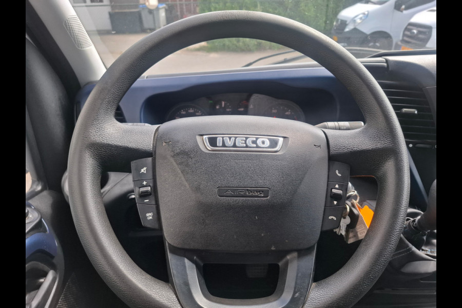 Iveco Daily 3.0I CNG Kraan Laadbak AUT-6 HIAB 3-Persoons Ecc Trekhaak Camera Blue power Alpine 2-Din Infotainment Sys. Bluetooth Opbergkasten Betonplex Vloer Compressed Natural Gas (CNG) EURO-6 375 35S14N Voertuig 1e Eigenaar Euro 6