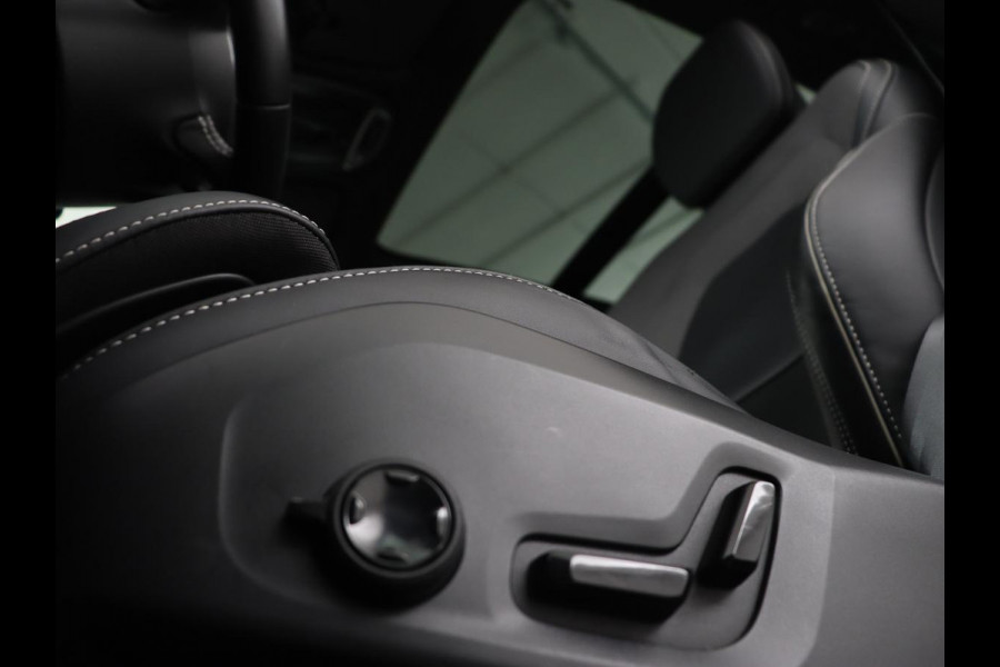 Volvo XC60 2.0 Recharge T8 AWD R Design | Panoramadak | Head-Up | Trekhaak | Harman/Kardon | Camera | Adaptive cruise | Stoelverwarming | Memory | Navigatie Volvo XC60 2.0 Recharge T8 AWD R Design | Panoramadak | Head-Up | Trekhaak | Harman/Kardon | Camera | Adaptive cruise | Stoelverwarming | Memory | Navigatie