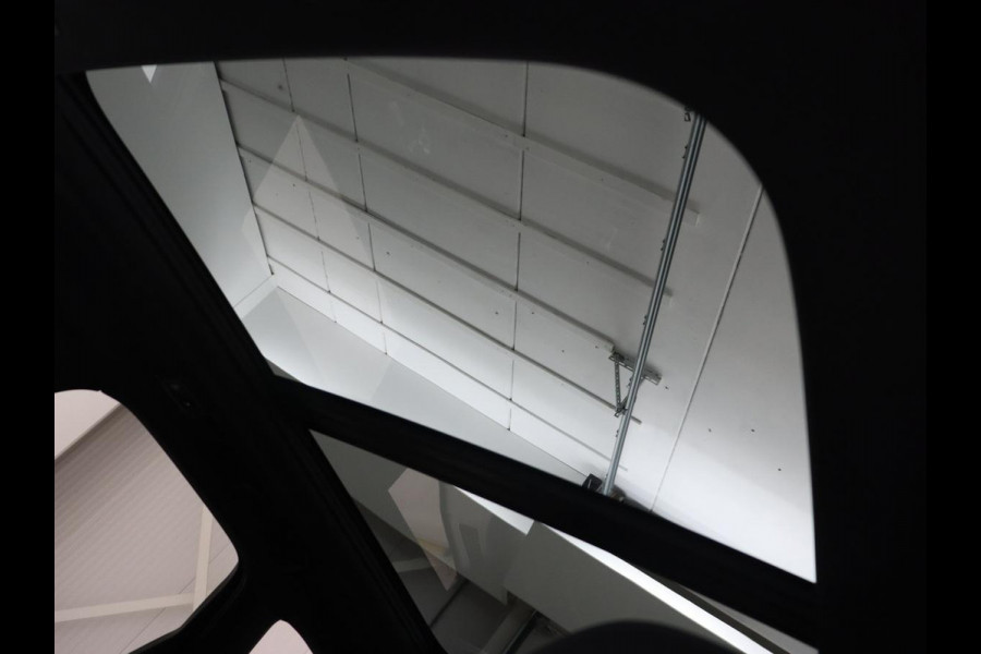 Volvo XC60 2.0 Recharge T8 AWD R Design | Panoramadak | Head-Up | Trekhaak | Harman/Kardon | Camera | Adaptive cruise | Stoelverwarming | Memory | Navigatie Volvo XC60 2.0 Recharge T8 AWD R Design | Panoramadak | Head-Up | Trekhaak | Harman/Kardon | Camera | Adaptive cruise | Stoelverwarming | Memory | Navigatie