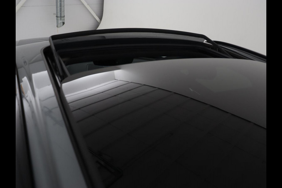 Volvo XC60 2.0 Recharge T8 AWD R Design | Panoramadak | Head-Up | Trekhaak | Harman/Kardon | Camera | Adaptive cruise | Stoelverwarming | Memory | Navigatie Volvo XC60 2.0 Recharge T8 AWD R Design | Panoramadak | Head-Up | Trekhaak | Harman/Kardon | Camera | Adaptive cruise | Stoelverwarming | Memory | Navigatie