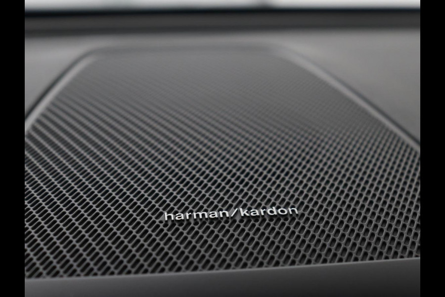 Volvo XC60 2.0 Recharge T8 AWD R Design | Panoramadak | Head-Up | Trekhaak | Harman/Kardon | Camera | Adaptive cruise | Stoelverwarming | Memory | Navigatie Volvo XC60 2.0 Recharge T8 AWD R Design | Panoramadak | Head-Up | Trekhaak | Harman/Kardon | Camera | Adaptive cruise | Stoelverwarming | Memory | Navigatie