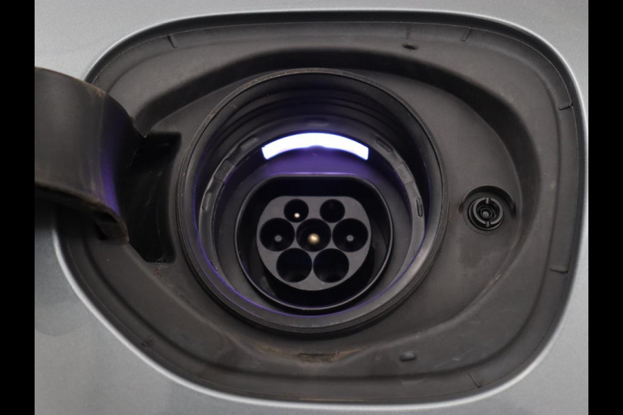 Volvo XC60 2.0 Recharge T8 AWD R Design | Panoramadak | Head-Up | Trekhaak | Harman/Kardon | Camera | Adaptive cruise | Stoelverwarming | Memory | Navigatie Volvo XC60 2.0 Recharge T8 AWD R Design | Panoramadak | Head-Up | Trekhaak | Harman/Kardon | Camera | Adaptive cruise | Stoelverwarming | Memory | Navigatie