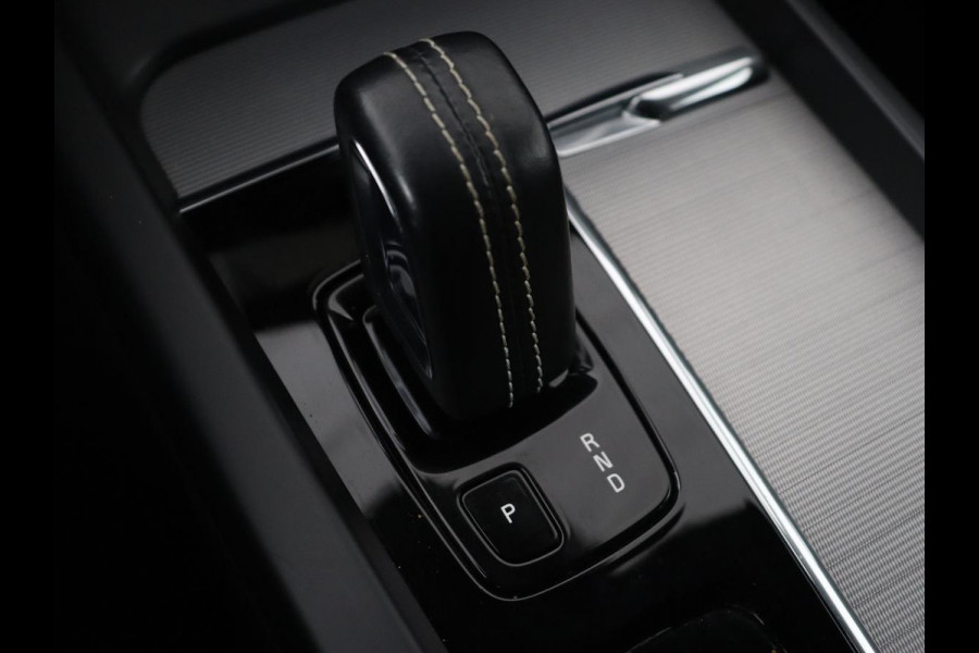 Volvo XC60 2.0 Recharge T8 AWD R Design | Panoramadak | Head-Up | Trekhaak | Harman/Kardon | Camera | Adaptive cruise | Stoelverwarming | Memory | Navigatie Volvo XC60 2.0 Recharge T8 AWD R Design | Panoramadak | Head-Up | Trekhaak | Harman/Kardon | Camera | Adaptive cruise | Stoelverwarming | Memory | Navigatie